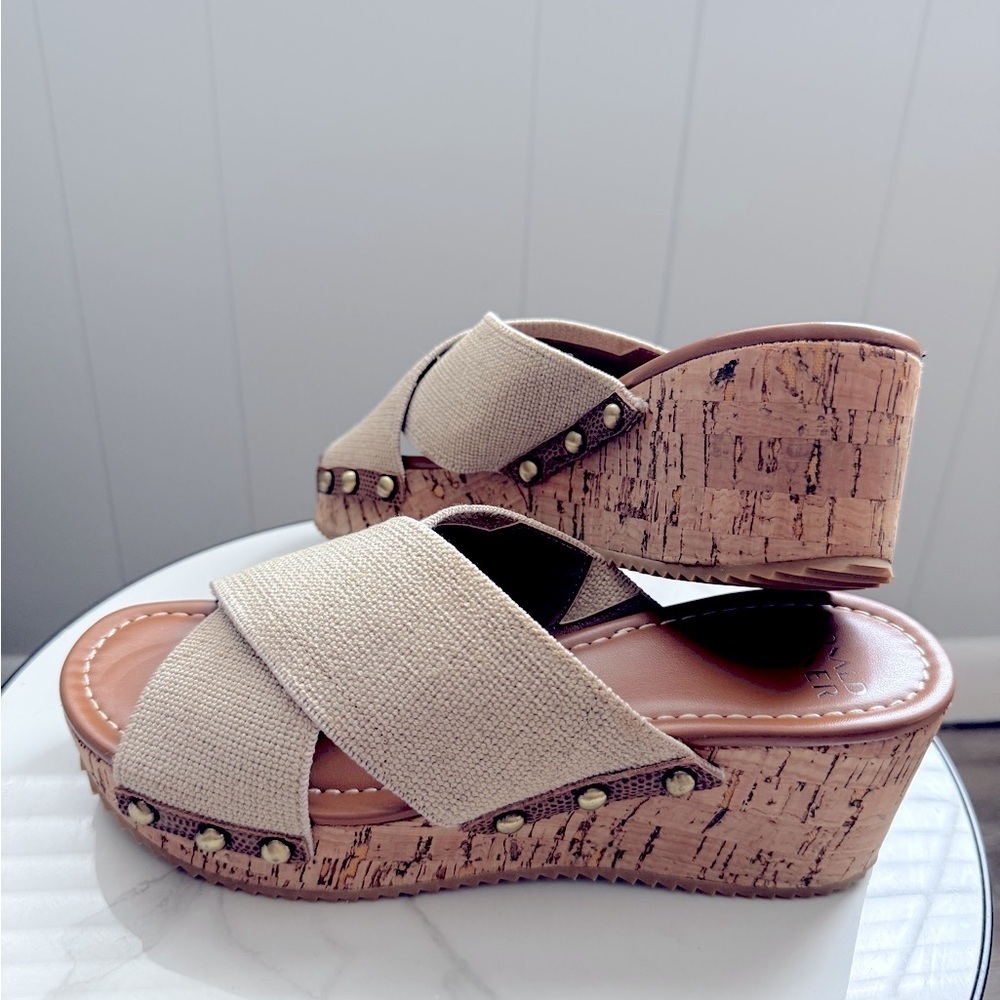 Donald Plainer Summer Platform wedge sandal. Size 5.5M sand